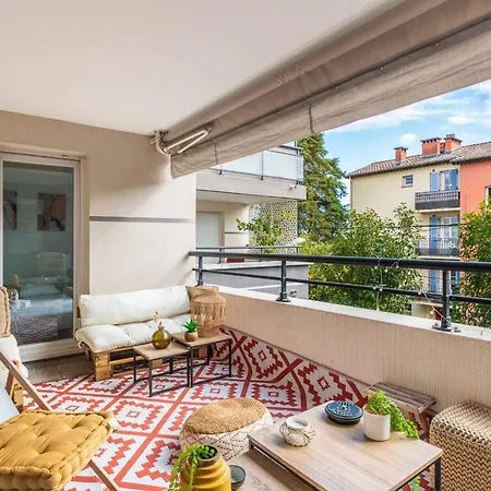 Bright In For 6 People