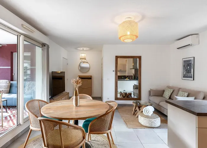 Bright In For 6 People Apartman Cannes